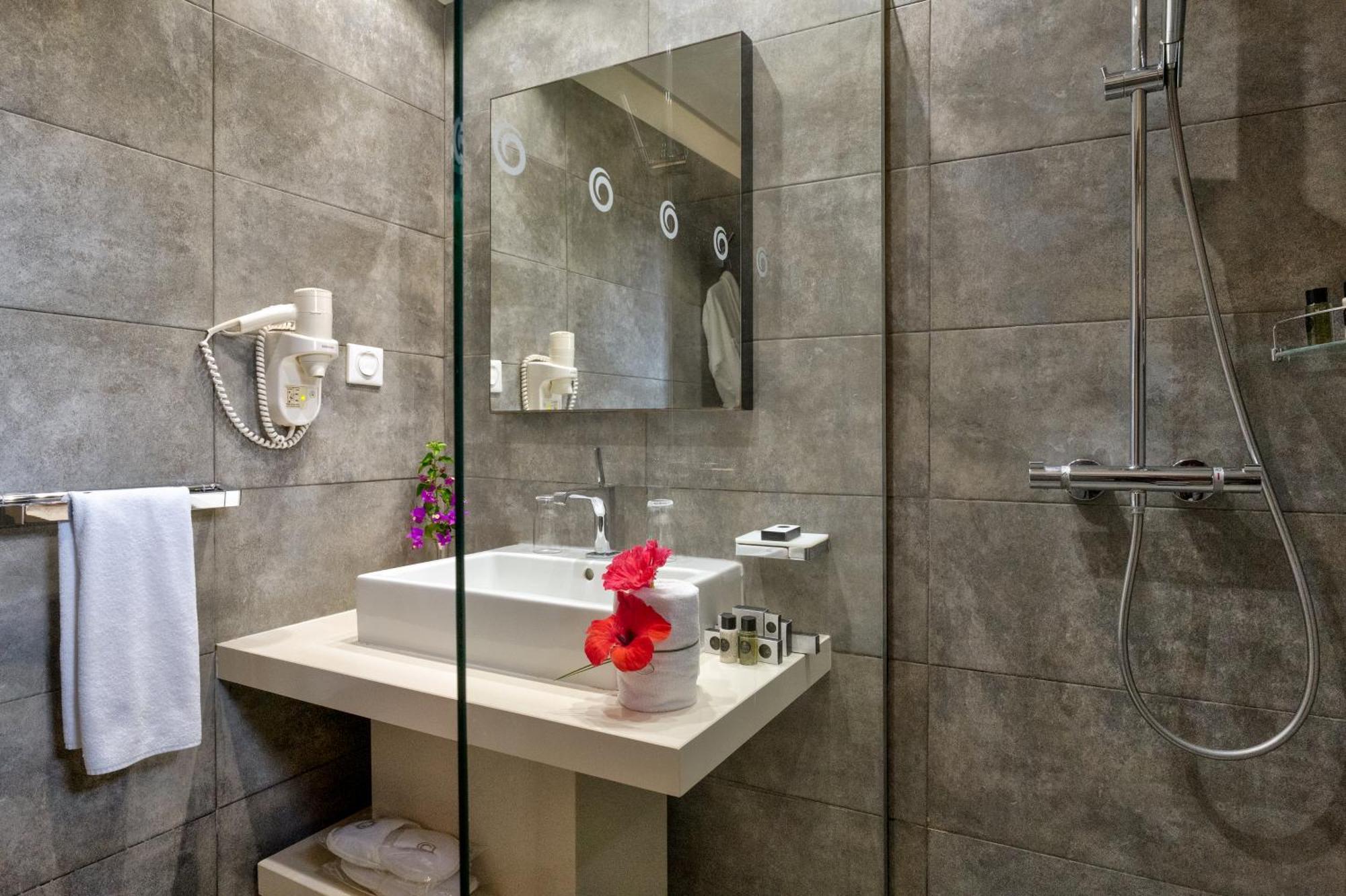 Hotel La Cigale Tabarka Exterior foto Bathroom