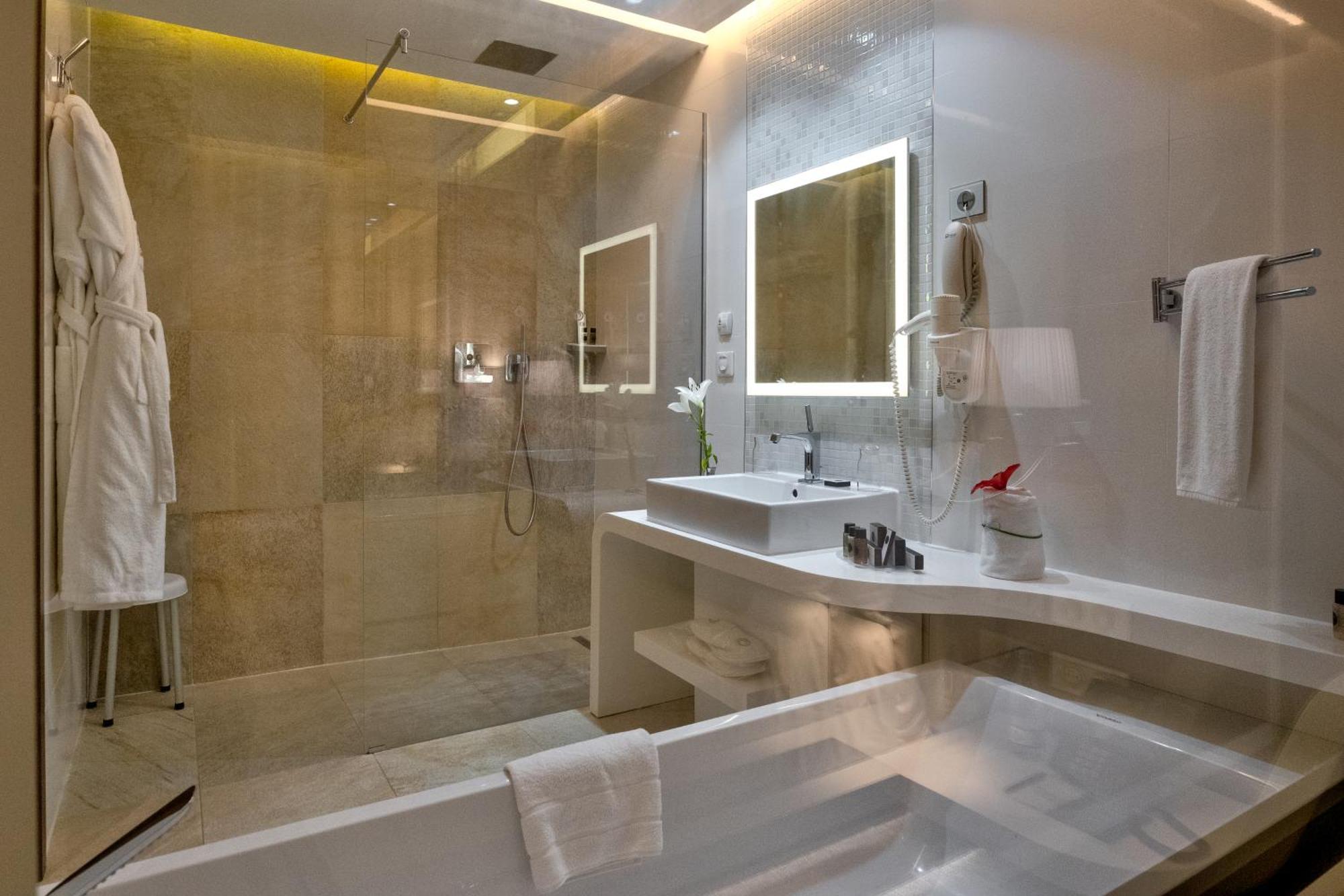Hotel La Cigale Tabarka Exterior foto Bathroom