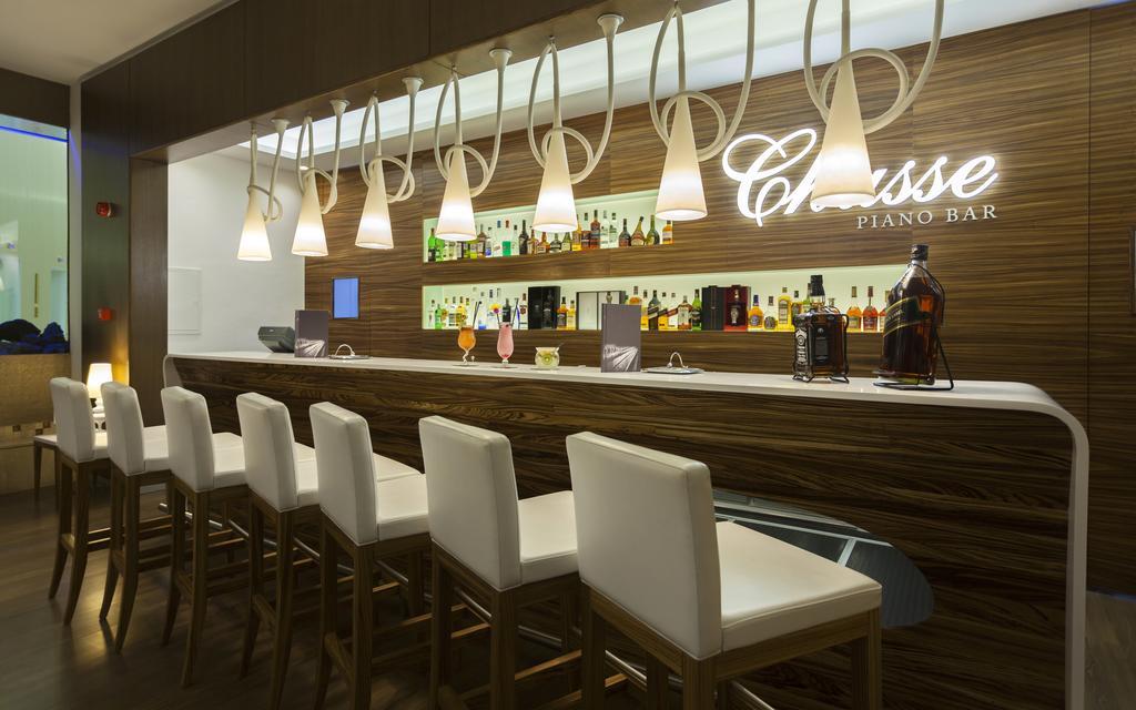 Hotel La Cigale Tabarka Exterior foto Chase Lounge at San Francisco International Airport