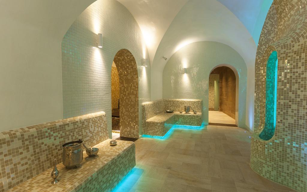 Hotel La Cigale Tabarka Exterior foto A hammam in a spa